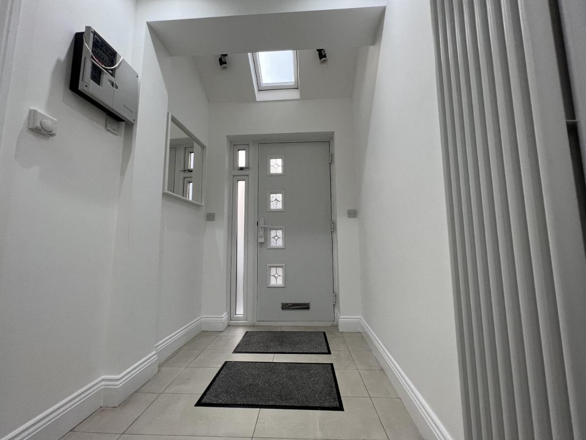 Hotel 4 Wharncliffe Drive Hanwell Exterior foto