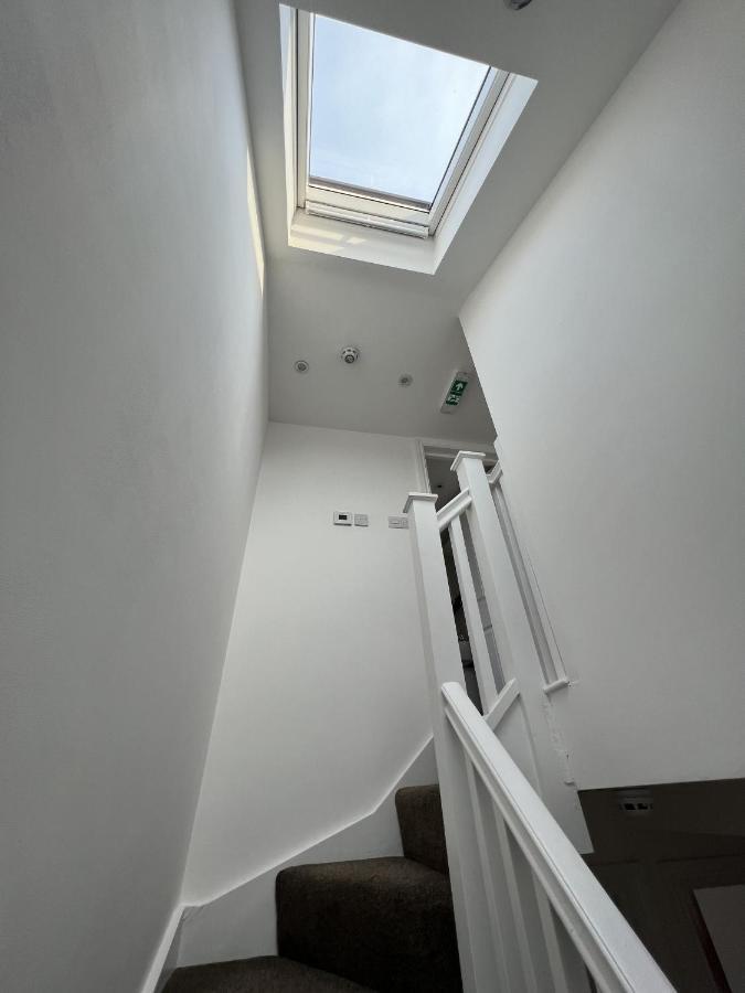 Hotel 4 Wharncliffe Drive Hanwell Exterior foto